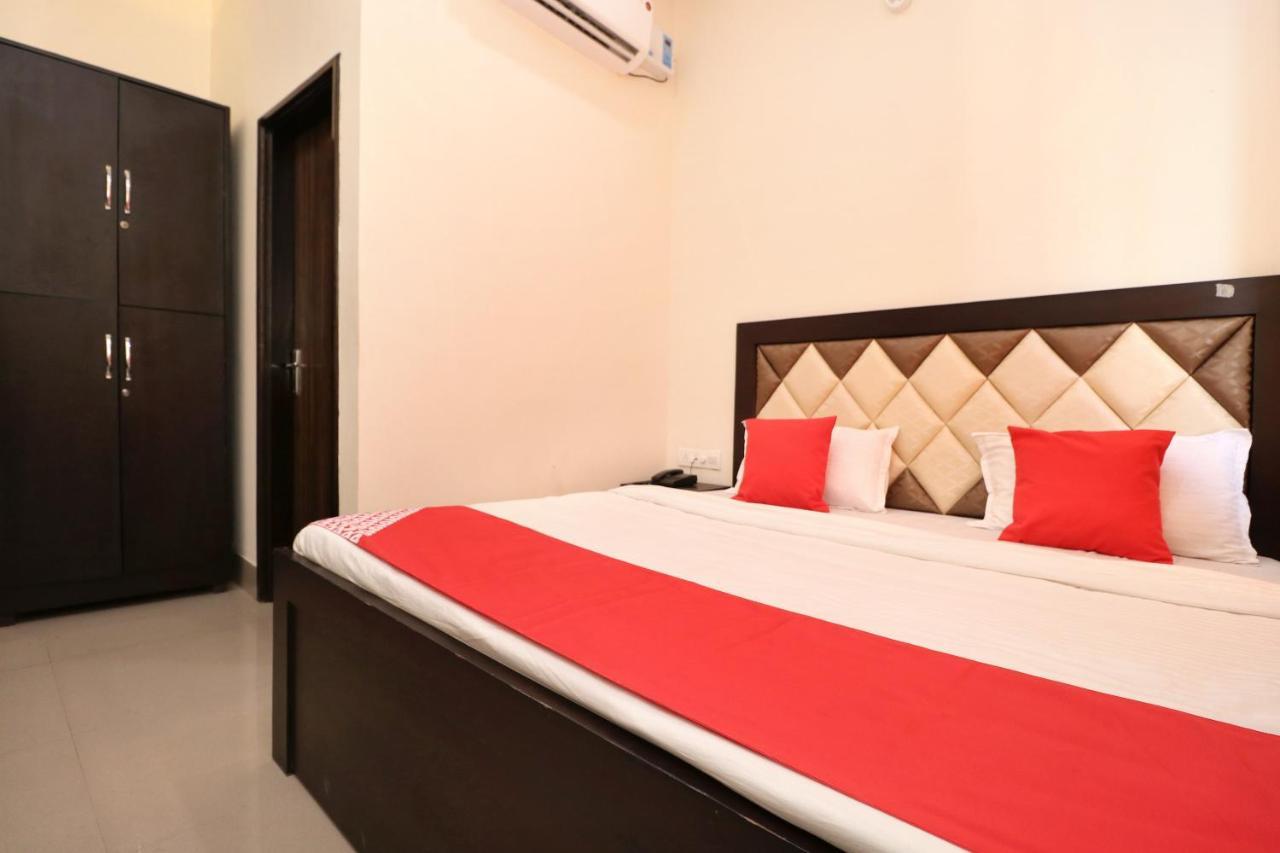 Oyo 23235 Hotel Roopmahal & Restaurant Амритсар Екстериор снимка