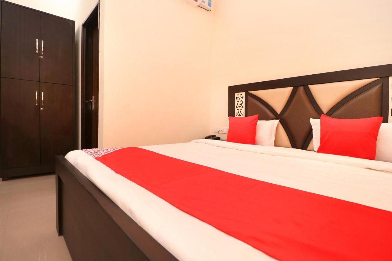 Oyo 23235 Hotel Roopmahal & Restaurant Амритсар Екстериор снимка